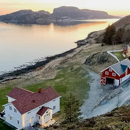 Coastal With Panoramic Views In Hovikstranda Vakantiehuis Sandvikberget