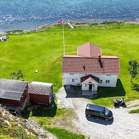 Coastal With Panoramic Views In Hovikstranda Vakantiehuis