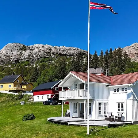 Coastal With Panoramic Views In Hovikstranda Sandvikberget